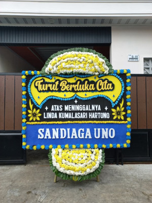 Papan Bunga Duka di Tengah Ilir