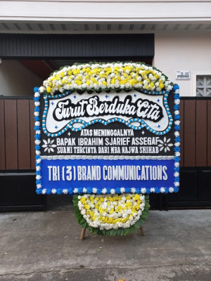 Papan Bunga Duka di Tengah Ilir